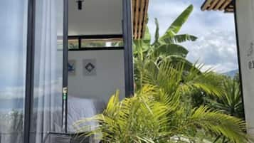 5 bedrooms, individually decorated, free WiFi, bed sheets