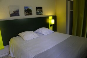 1 bedroom, in-room safe, free WiFi, bed sheets
