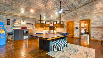 3 bedrooms, iron/ironing board, travel crib, free WiFi