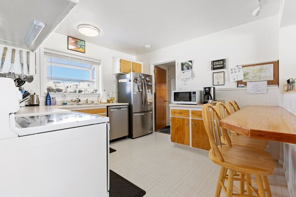 Frigorífic, microones, forn i placa de cuina 