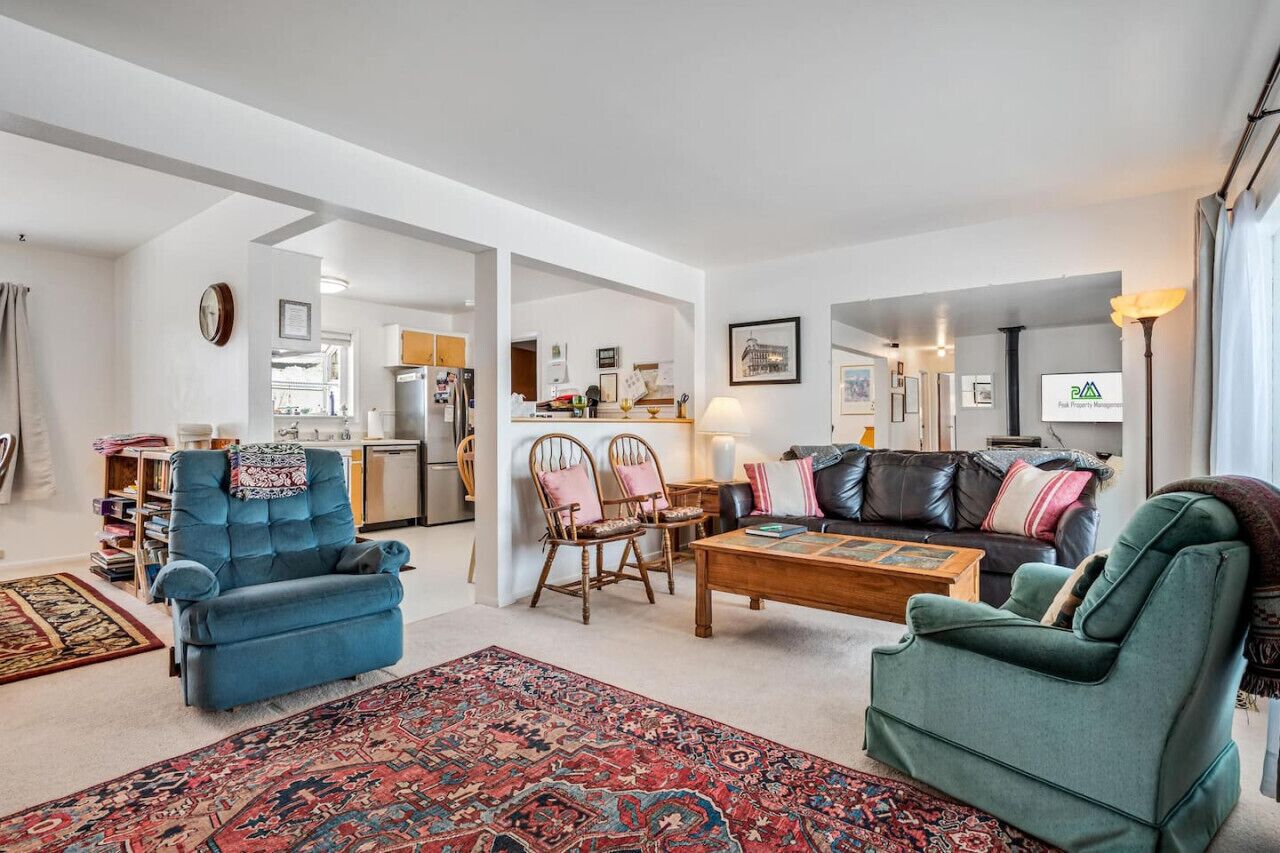 TV, fireplace, stereo