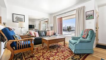 TV, fireplace, stereo