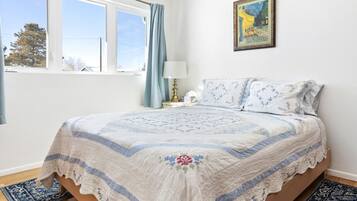 3 makuuhuonetta, työpöytä, silitysrauta/-lauta, Wi-Fi