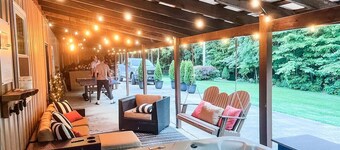 Modern 2BR/2BA with hot tub, pool table, cornhole, fire pit—your perfect Mohican base!