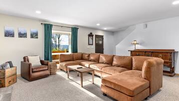 TV, fireplace, table tennis, books