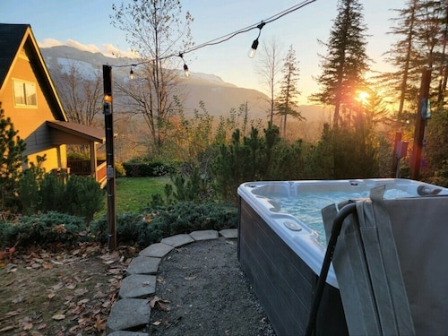 Valley View- best view, private acreage, ping pong