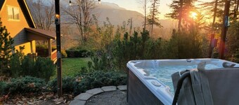 Valley View- best view, private acreage, ping pong