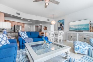 Smart TV, lettore DVD, tavolo da ping pong, impianto stereo