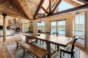 Dining - Lakeside Serenity. Mountain Views. Spa. BBQ. Games (Big Bear Lake)