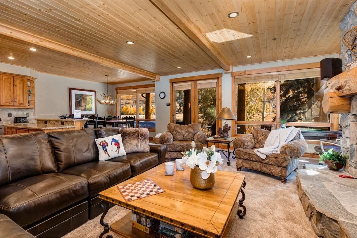 TV, fireplace, offices