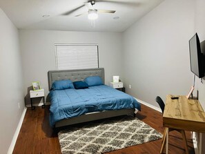 4 bedrooms, desk, iron/ironing board, free WiFi