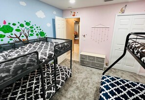 4 bedrooms, desk, iron/ironing board, free WiFi