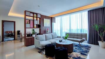 Habitación presidencial doble | Escritorio, tabla de planchar con plancha, wifi gratis