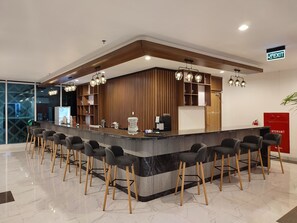 Bar (on property) - UNHAS HOTEL & CONVENTION (Makassar)
