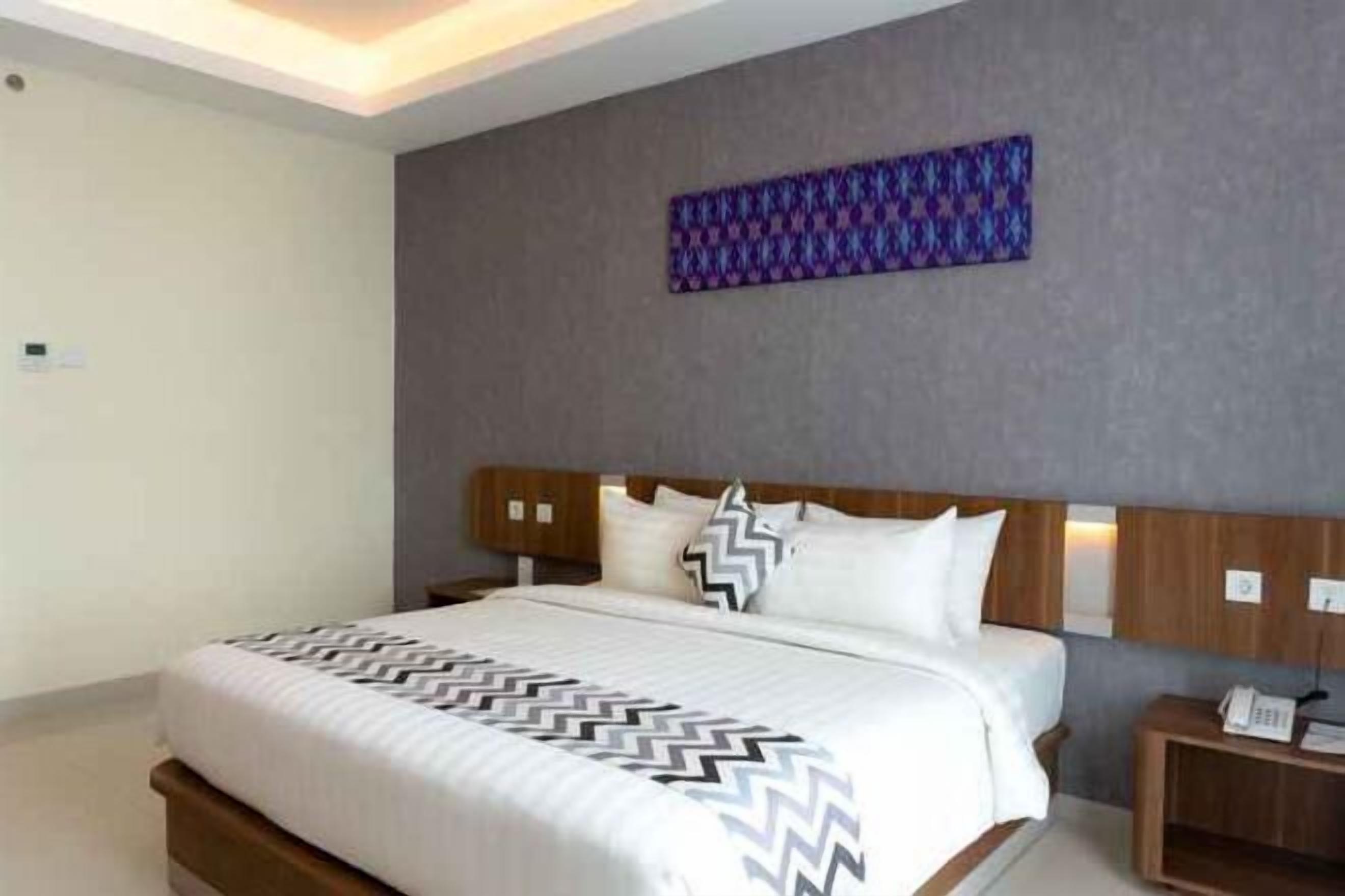 Desk, iron/ironing board, free WiFi