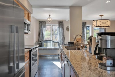 Lakeland Village Condo with Golf Course Views