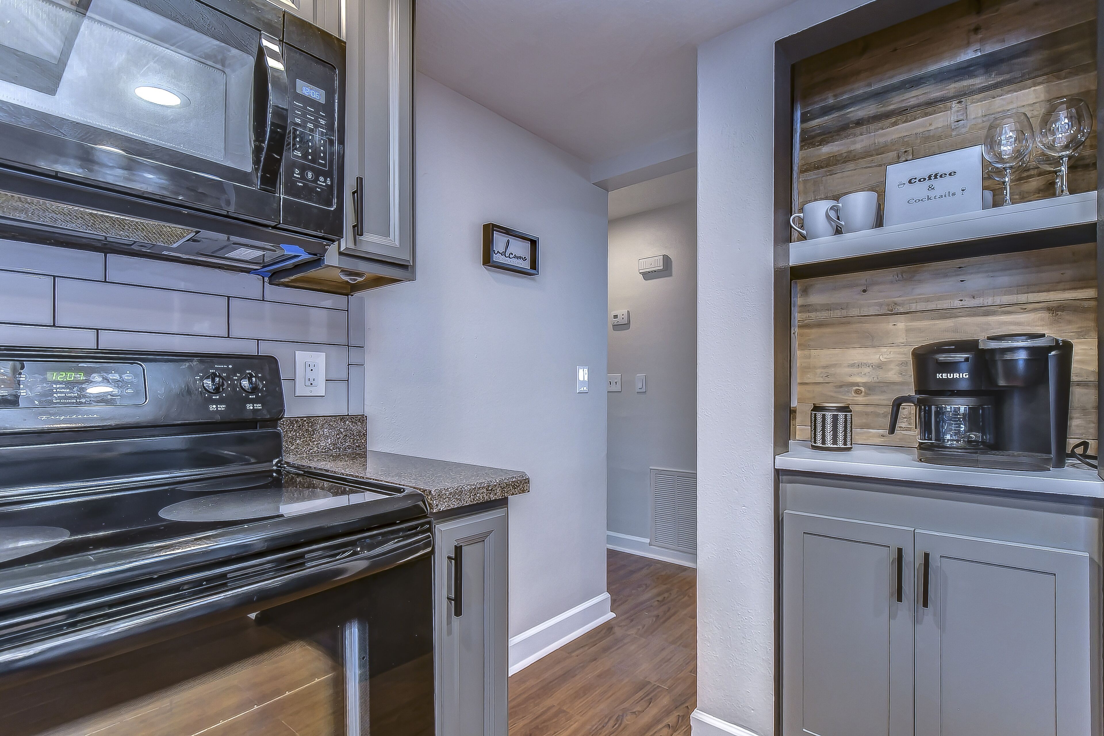 3/2 Pool Home with Bunk Room & Game Room-Sleeps 8