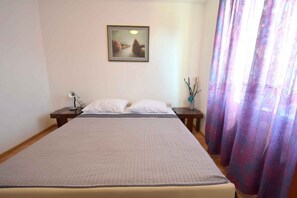 2 عدّة غرف نوم وخدمة الإنترنت