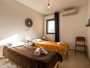 2 Schlafzimmer, Reisekinderbett, kostenloses WLAN, Bettwäsche