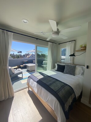 3 habitaciones, escritorio, tabla de planchar con plancha y wifi gratis