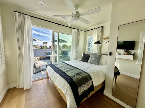 3 habitaciones, escritorio, tabla de planchar con plancha y wifi gratis