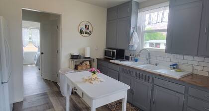 Quaint Farmhouse on Palisade Peach Orchard close to Wineries
