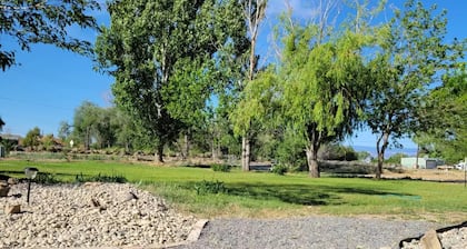 Quaint Farmhouse on Palisade Peach Orchard close to Wineries