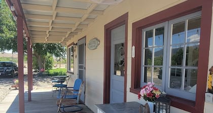 Quaint Farmhouse on Palisade Peach Orchard close to Wineries