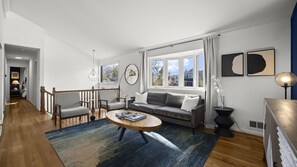 تلفزيون ذكي، برامج وأفلام نتفليكس، هولو،  مكبرات الصوت الذكية