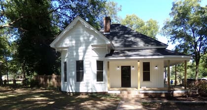 Completely remodeled historical home on the Tanglefoot Trail