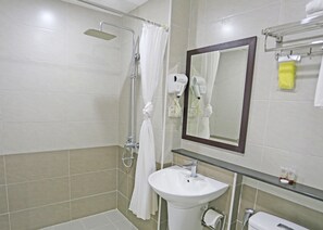 Suite estudio | Baño | Secadora de cabello y pantuflas