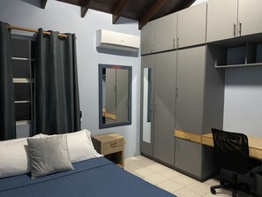 4 habitaciones, escritorio, tabla de planchar con plancha y wifi 