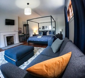 6 slaapkamers, een bureau, een strijkplank/strijkijzer, gratis wifi