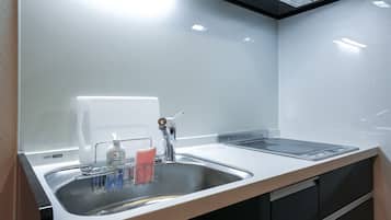 Rumah | Dapur pribadi | Lemari es, microwave, kompor, dan ketel listrik