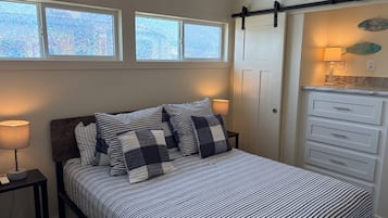 1 bedroom, desk, free WiFi, bed sheets