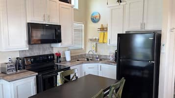 Coffee/tea maker, fridge, microwave, oven