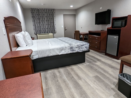 Escritorio, cortinas blackout, wifi gratis y ropa de cama