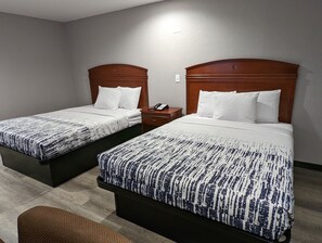 Desk, blackout curtains, free WiFi, bed sheets - OKC Hotel (Oklahoma City)