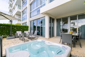 المنطقة المحيطة بالمنشأة