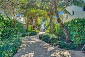 Property grounds - Private Beach 1 block away! Family sized condo with amazing patio (Pompano Beach)