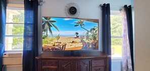 Deluxe Studio Suite, 1 King Bed, Kitchenette | Egyptian cotton sheets, premium bedding, memory foam beds, desk