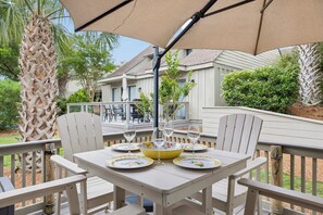 Outdoor dining - Large Family Friendly Condo. S (Hilton Head Island)
