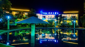 Front of property - Grand Hotel Clark (Mabalacat City)
