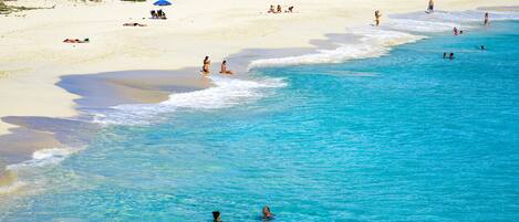 Una spiaggia nelle vicinanze, teli da spiaggia
