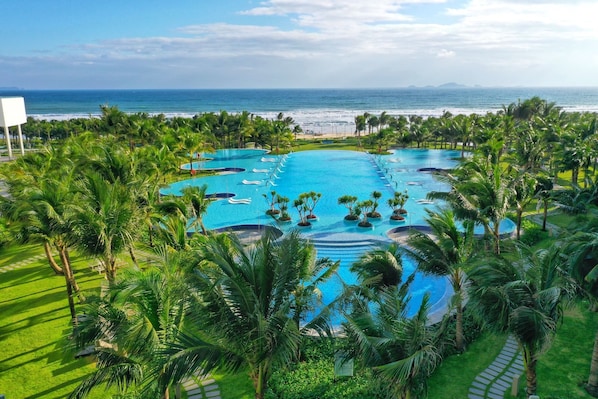 2 outdoor pools, open 6:00 AM to 8:00 PM, pool loungers