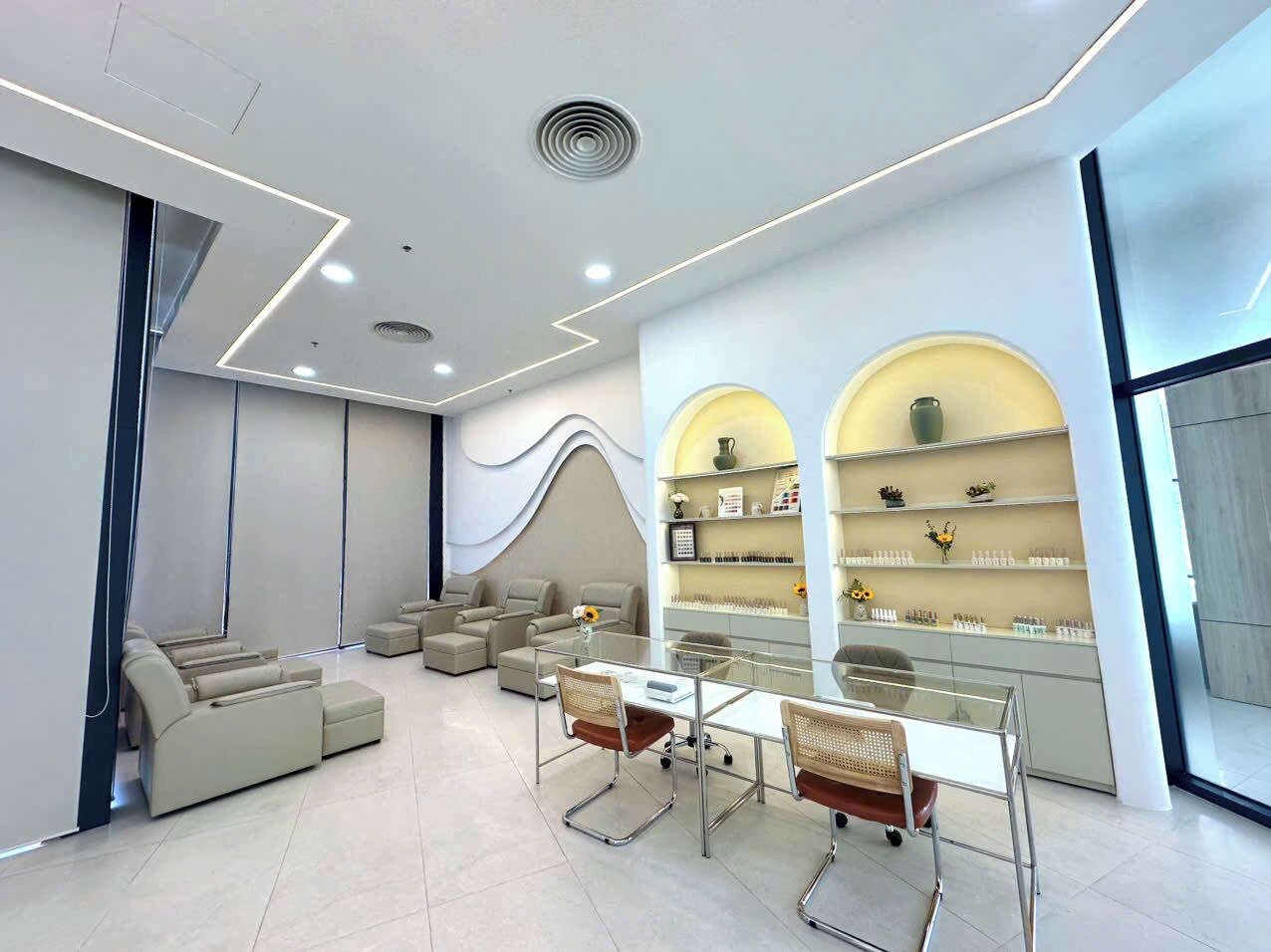 body treatments, hot stone massages, body scrubs, reflexology, massages