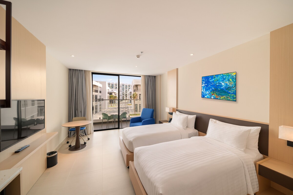 Minibar, in-room safe, desk, blackout curtains