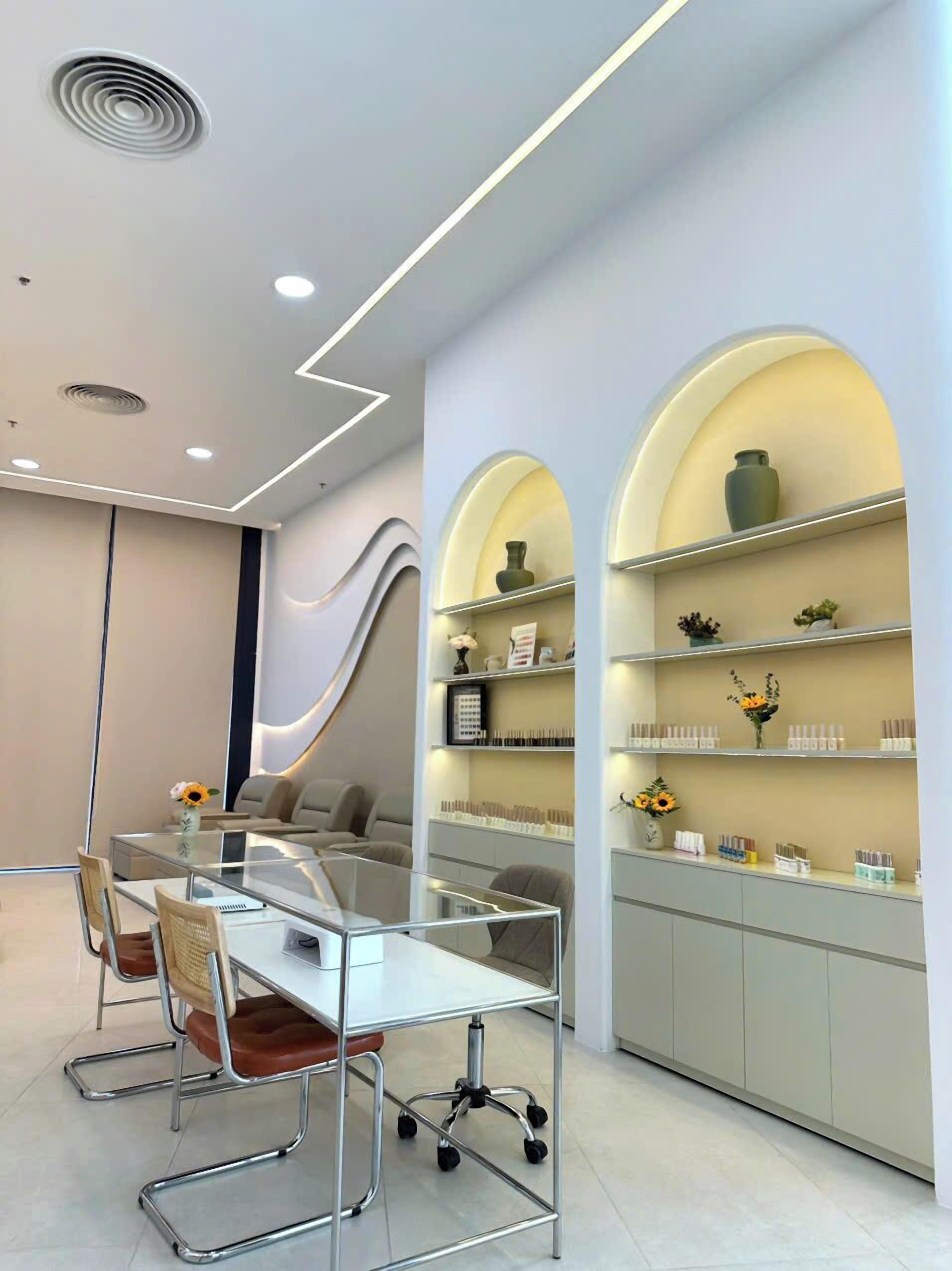 body treatments, hot stone massages, body scrubs, reflexology, massages