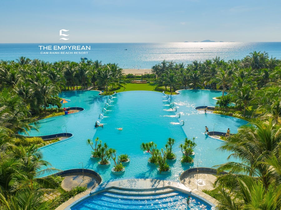 2 outdoor pools, open 6:00 AM to 8:00 PM, pool loungers