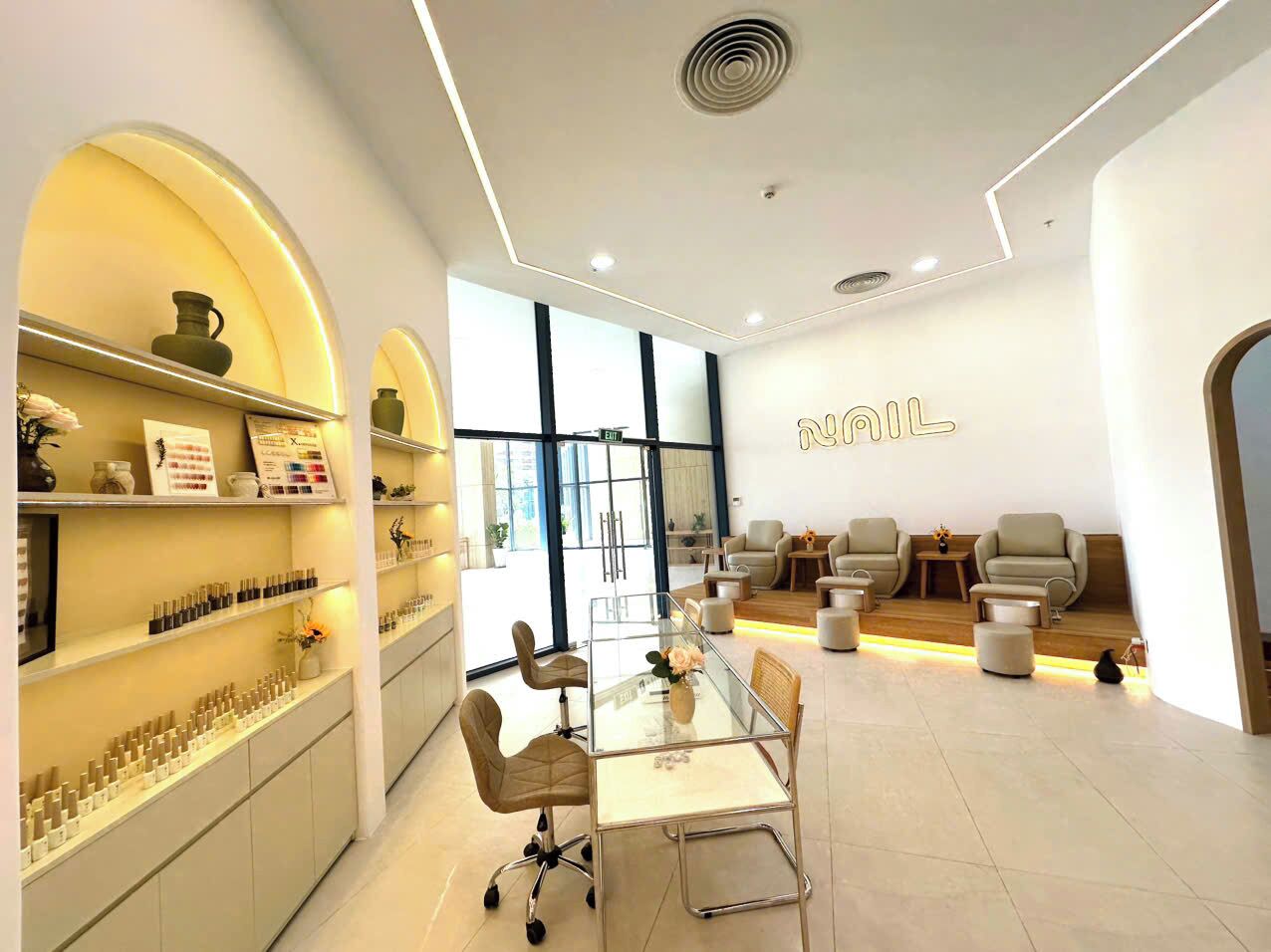 body treatments, hot stone massages, body scrubs, reflexology, massages